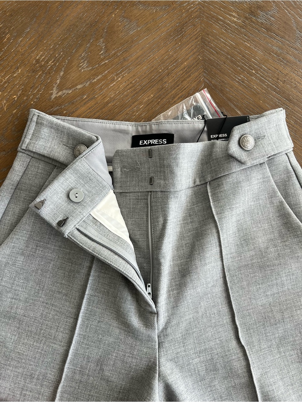 Express 4 Long/Tall Women's Light Gray Cropped Pleated Trousers